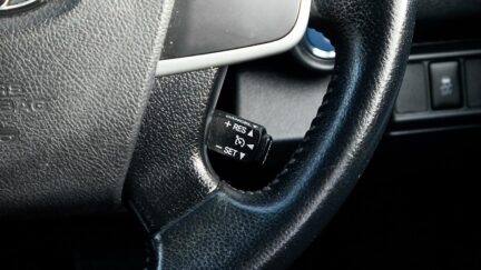 2012 Toyota Camry F hybrid , E seats, Push start image 323716