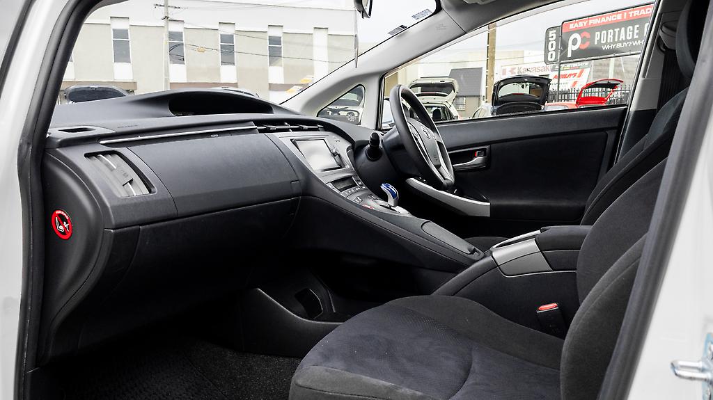 2014 Toyota Prius F spec, Hybrid, Push start image 324317