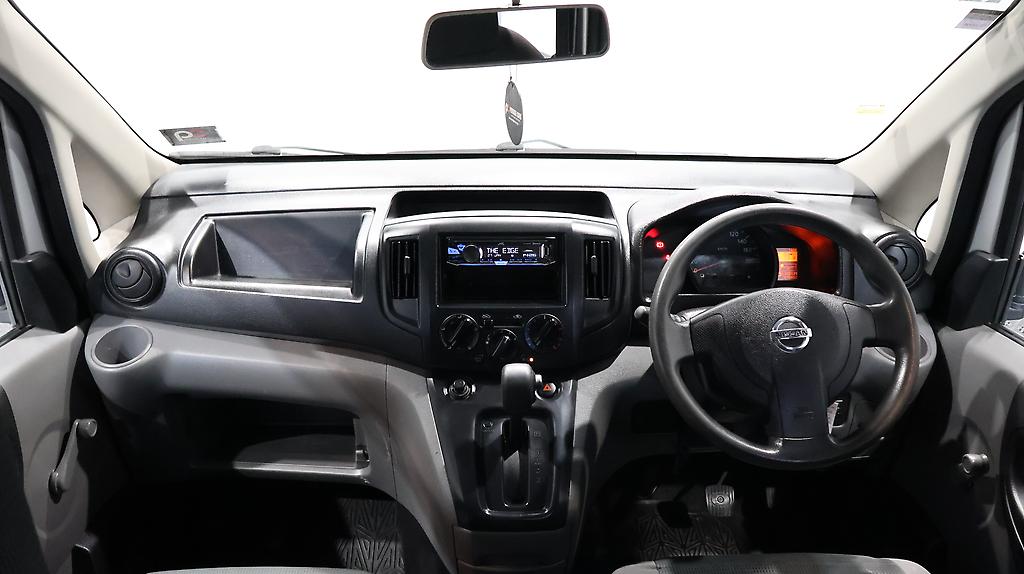 2010 Nissan Nv200 Alloy Wheels – Roof Racks image 325111