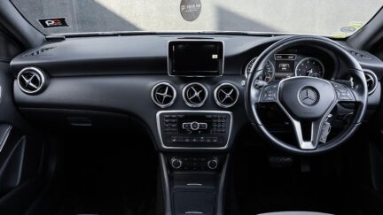 2014 Mercedes-benz A 180 Style Edition Half leather image 324666