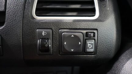 2014 Nissan Serena Highway Star S-Hybrid image 324174