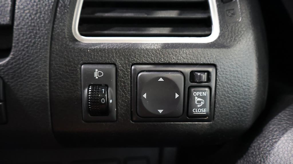 2014 Nissan Serena Highway Star S-Hybrid image 324174