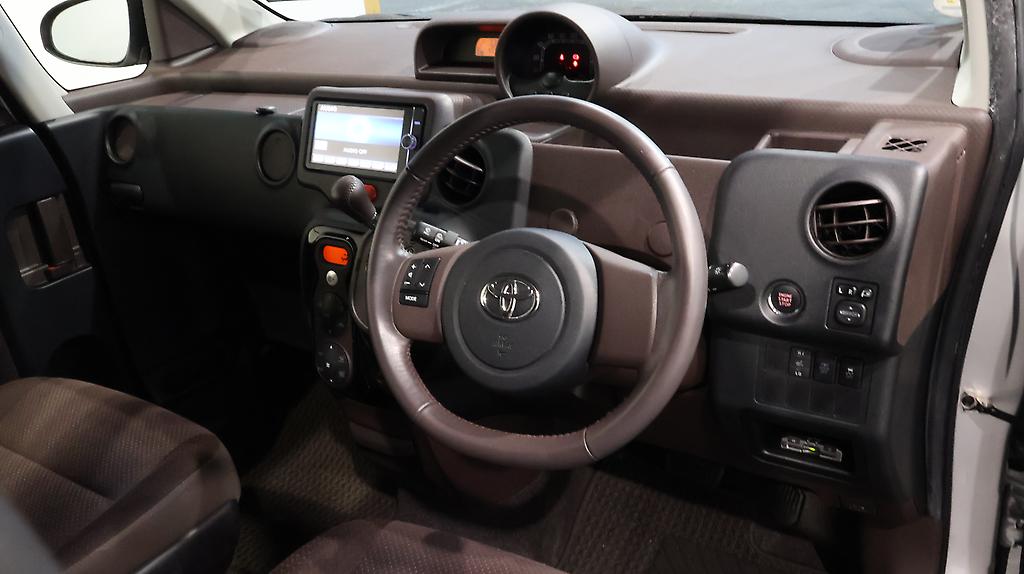 2014 Toyota Spade G Model – Alloy Wheels image 329169