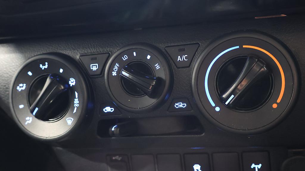 2019 Toyota Hilux SR TD DC 2.8D/6MT image 330545