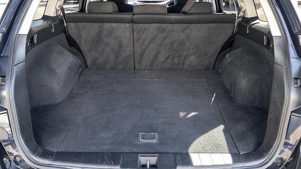 2012 Subaru Legacy 2.5i Eyesight Roof racks, Tow bar image 328756