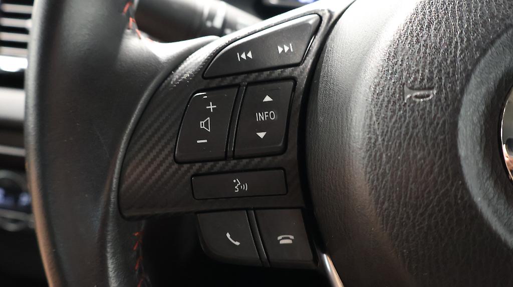 2014 Mazda Axela 15S – 6sp Manual image 327331