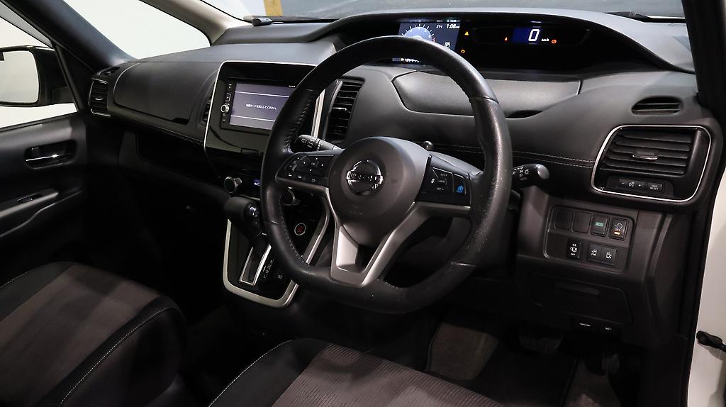 2017 Nissan Serena image 329193