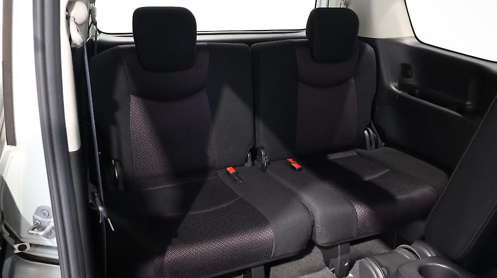 2013 Nissan Serena Highway Star S Hybrid image 328096