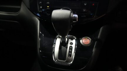 2013 Nissan Serena Hybrid Highway Star S image 329814