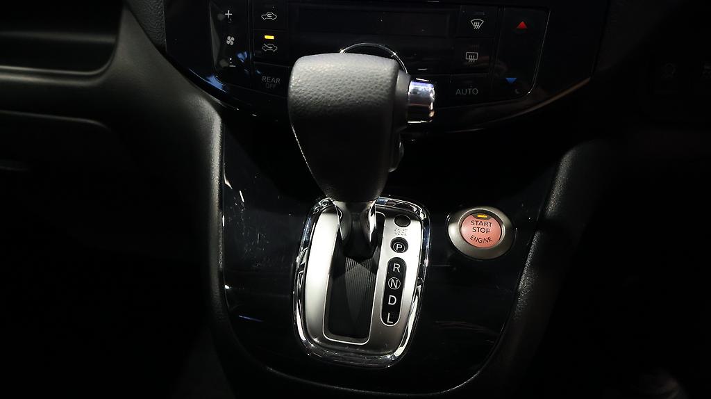 2013 Nissan Serena Hybrid Highway Star S image 329814