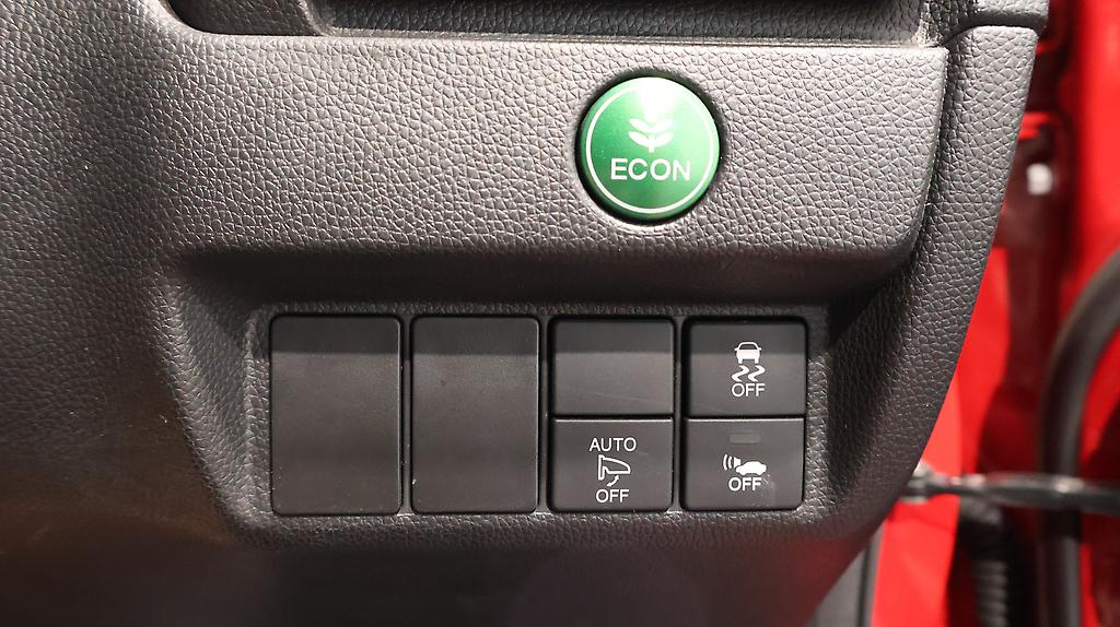 2015 Honda Fit Hybrid L-Package image 327798