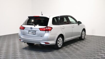 2015 Toyota Corolla FIELDER image 330106