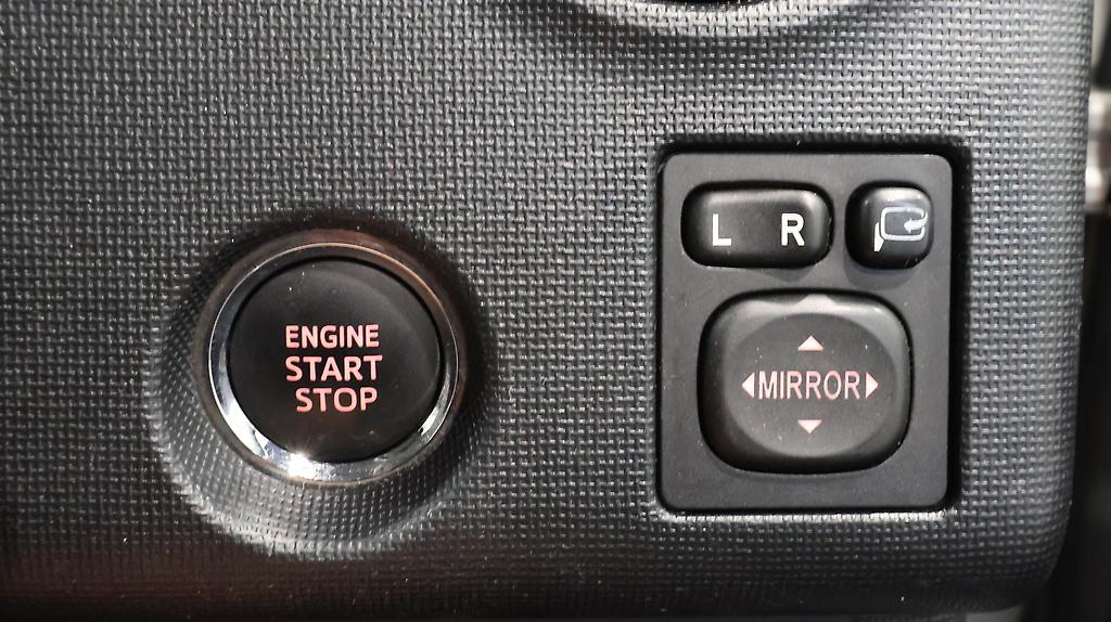 2014 Toyota Spade G Model – Alloy Wheels image 329176