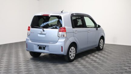 2013 Toyota Spade X – Power Sliding Door easy access image 328113