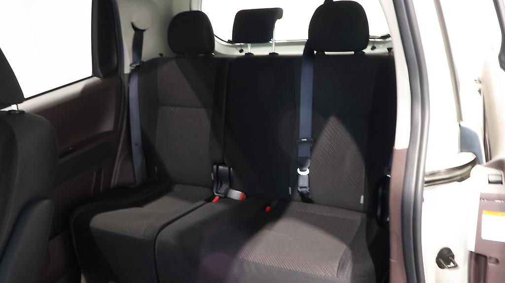 2015 Toyota Spade G Model image 328249