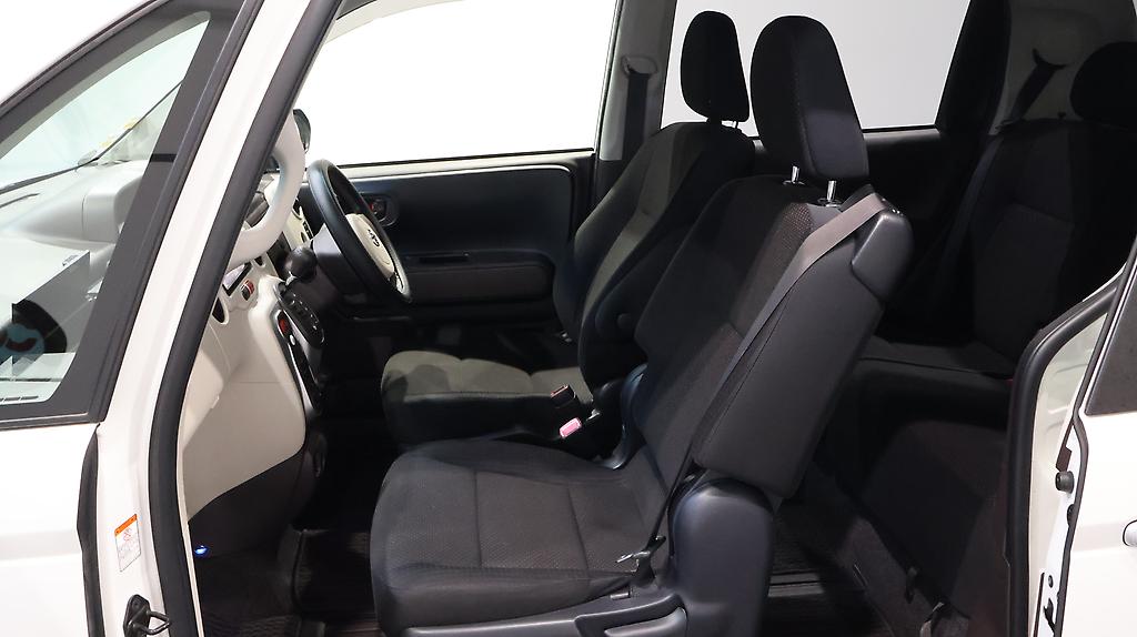 2015 Toyota Spade G Model image 328248