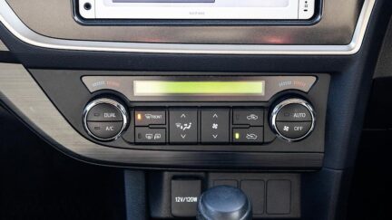 2012 Toyota Auris Sporty look Push start image 329240