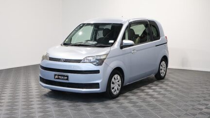 2013 Toyota Spade X – Power Sliding Door easy access image 329000