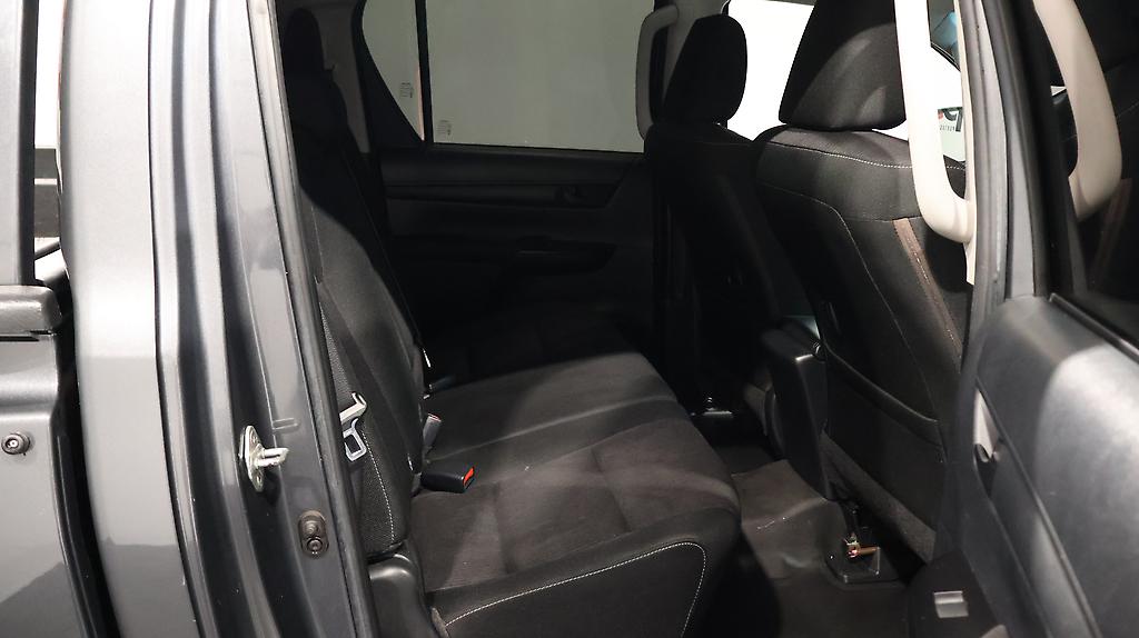 2019 Toyota Hilux SR TD DC 2.8D/6MT image 330539
