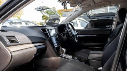 2012 Subaru Legacy 2.5i Eyesight Roof racks, Tow bar image 328755