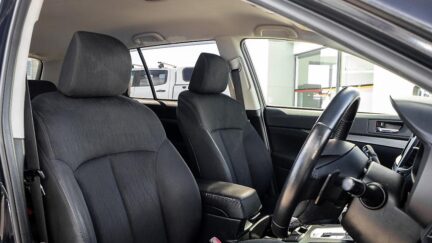 2012 Subaru Legacy 2.5i Eyesight Roof racks, Tow bar image 328745