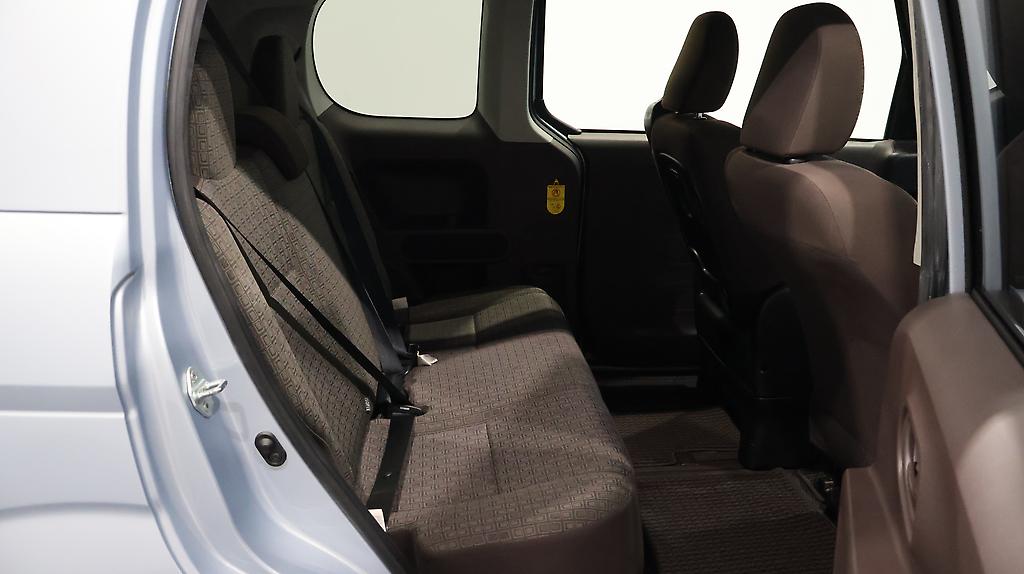 2013 Toyota Spade X – Power Sliding Door easy access image 328117