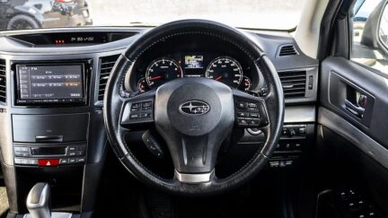 2012 Subaru Legacy 2.5i Eyesight Roof racks, Tow bar image 328748