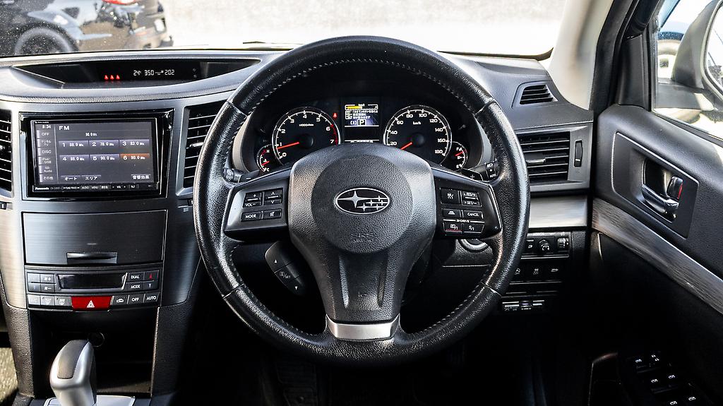 2012 Subaru Legacy 2.5i Eyesight Roof racks, Tow bar image 328748