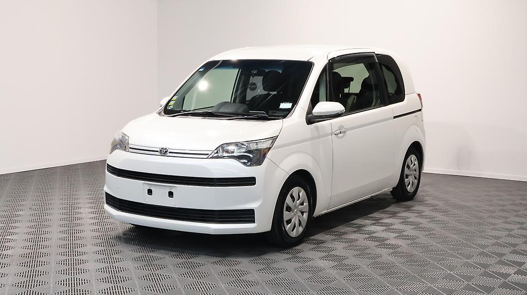 2015 Toyota Spade G Model image 328243