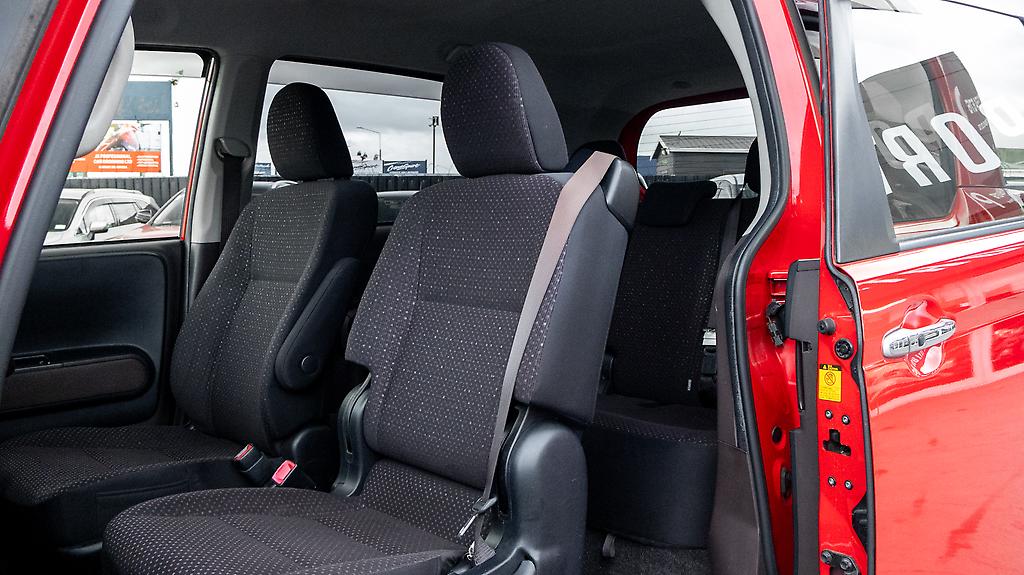 2012 Toyota Spade F Model – Push Button Start image 329707