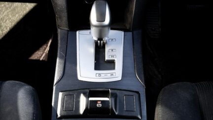 2012 Subaru Legacy 2.5i Eyesight Roof racks, Tow bar image 328751