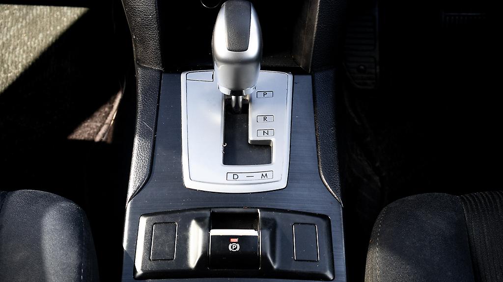 2012 Subaru Legacy 2.5i Eyesight Roof racks, Tow bar image 328751