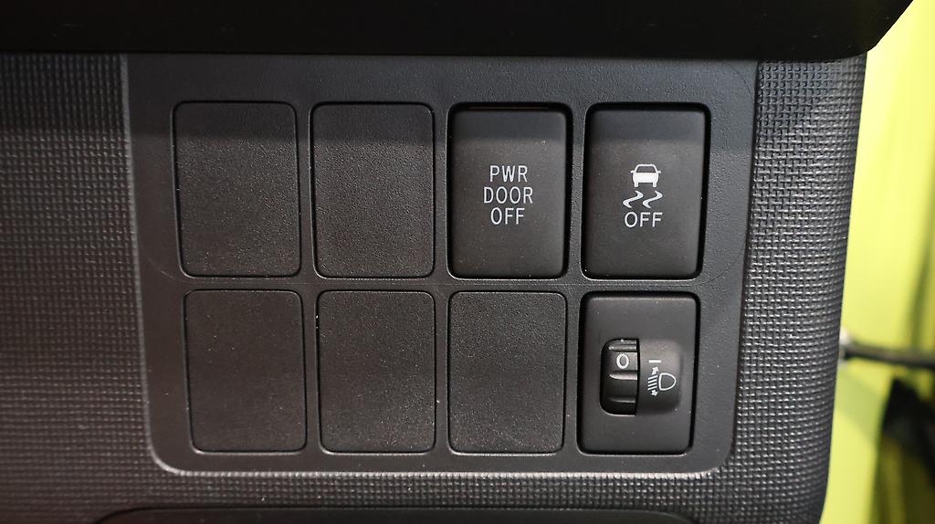 2013 Toyota Spade F Model – Push Button Start image 329593