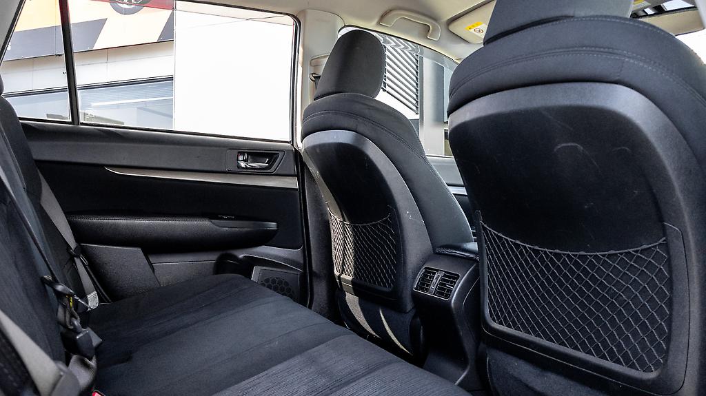 2012 Subaru Legacy 2.5i Eyesight Roof racks, Tow bar image 328743