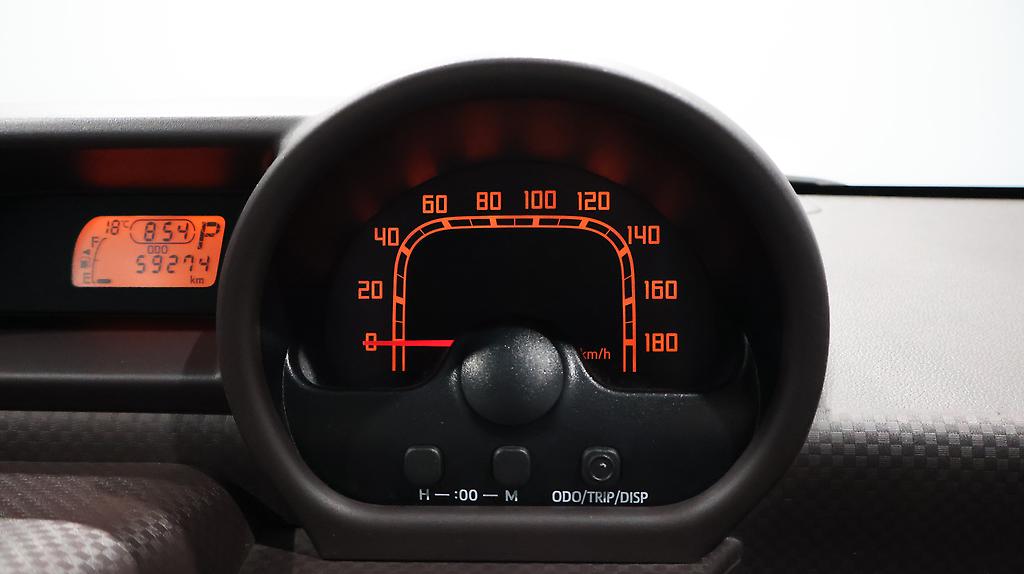 2013 Toyota Spade X – Power Sliding Door easy access image 328121