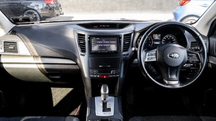 2012 Subaru Legacy 2.5i Eyesight Roof racks, Tow bar image 328741