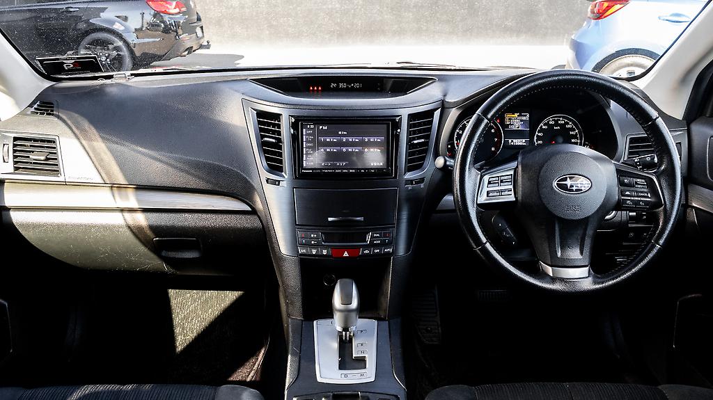 2012 Subaru Legacy 2.5i Eyesight Roof racks, Tow bar image 328741