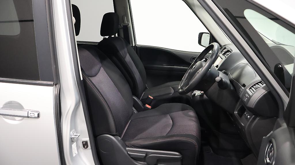 2013 Nissan Serena image 330498