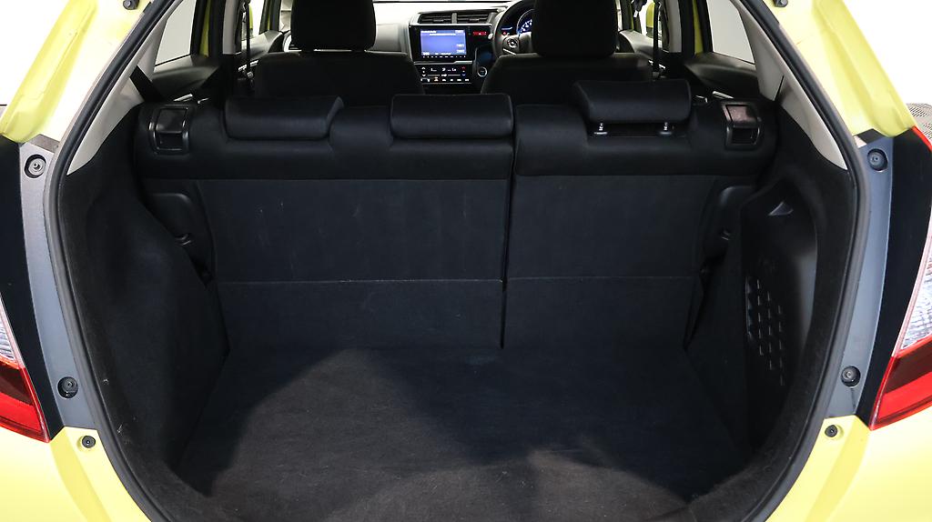 2013 Honda Fit Black Alloy Wheels image 330669