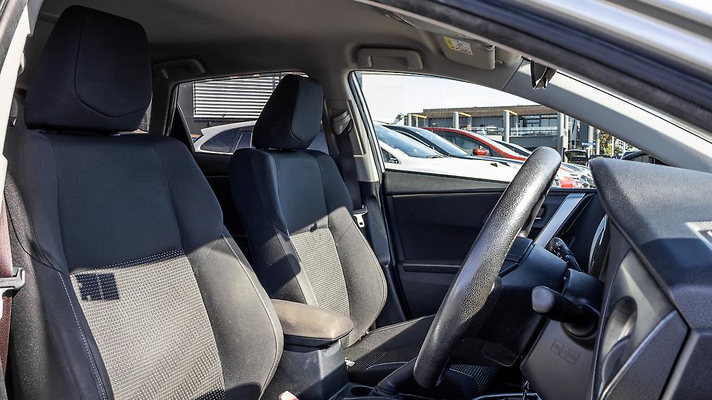 2012 Toyota Auris Sporty look Push start image 329235