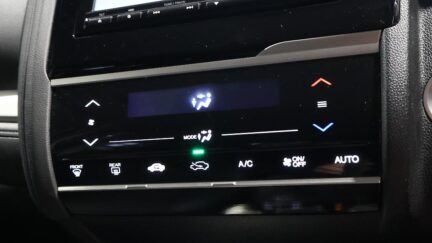 2015 Honda Fit Hybrid L-Package image 327796