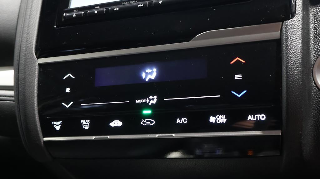 2015 Honda Fit Hybrid L-Package image 327796