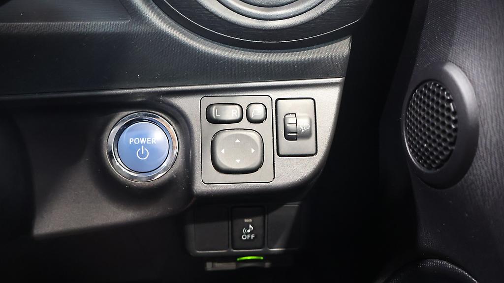 2013 Toyota Aqua S MODEL PUSH BUTTON START R/CAMERA image 330053