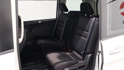 2017 Nissan Serena image 329188