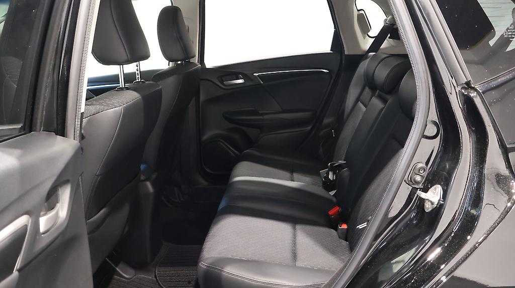 2015 Honda Fit Hybrid L-Package image 327727