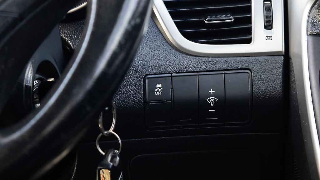 2015 Hyundai I30 Leather PKG 6sp MANUAL image 330223