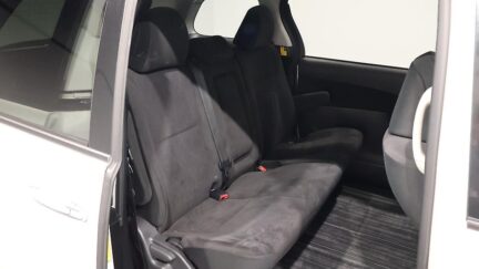 2012 Toyota Estima Hybrid image 327770