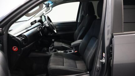 2019 Toyota Hilux SR TD DC 2.8D/6MT image 330537
