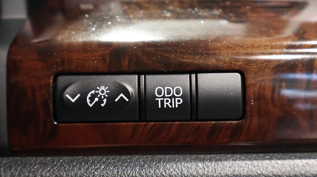 2012 Toyota Vellfire Reverse Camera + Parking Sensors image 328949