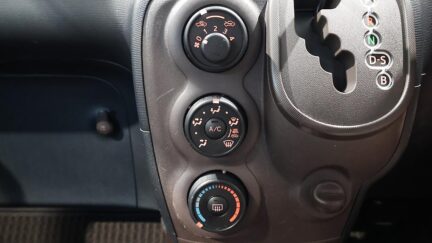 2013 Toyota Spade X – Power Sliding Door easy access image 328125